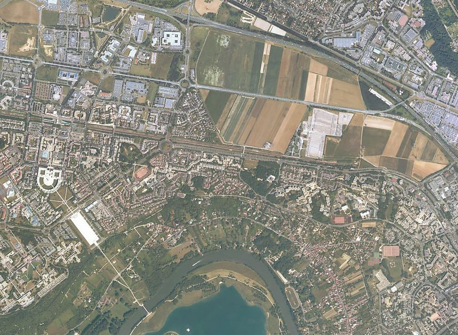 Source : geoportail.gouv.fr > Territoires et transports > Imagerie aérienne et satellitaire > Photographies aériennes 2000-2005 - voir en plus grand : (fenêtre modale)