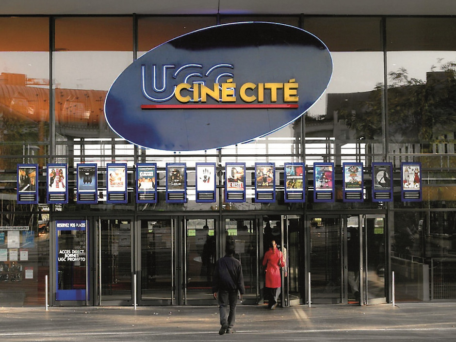 Ouverture de l'UGC Ciné Cité aux Hauts-de-Cergy en 2001 - voir en plus grand : (fenêtre modale)