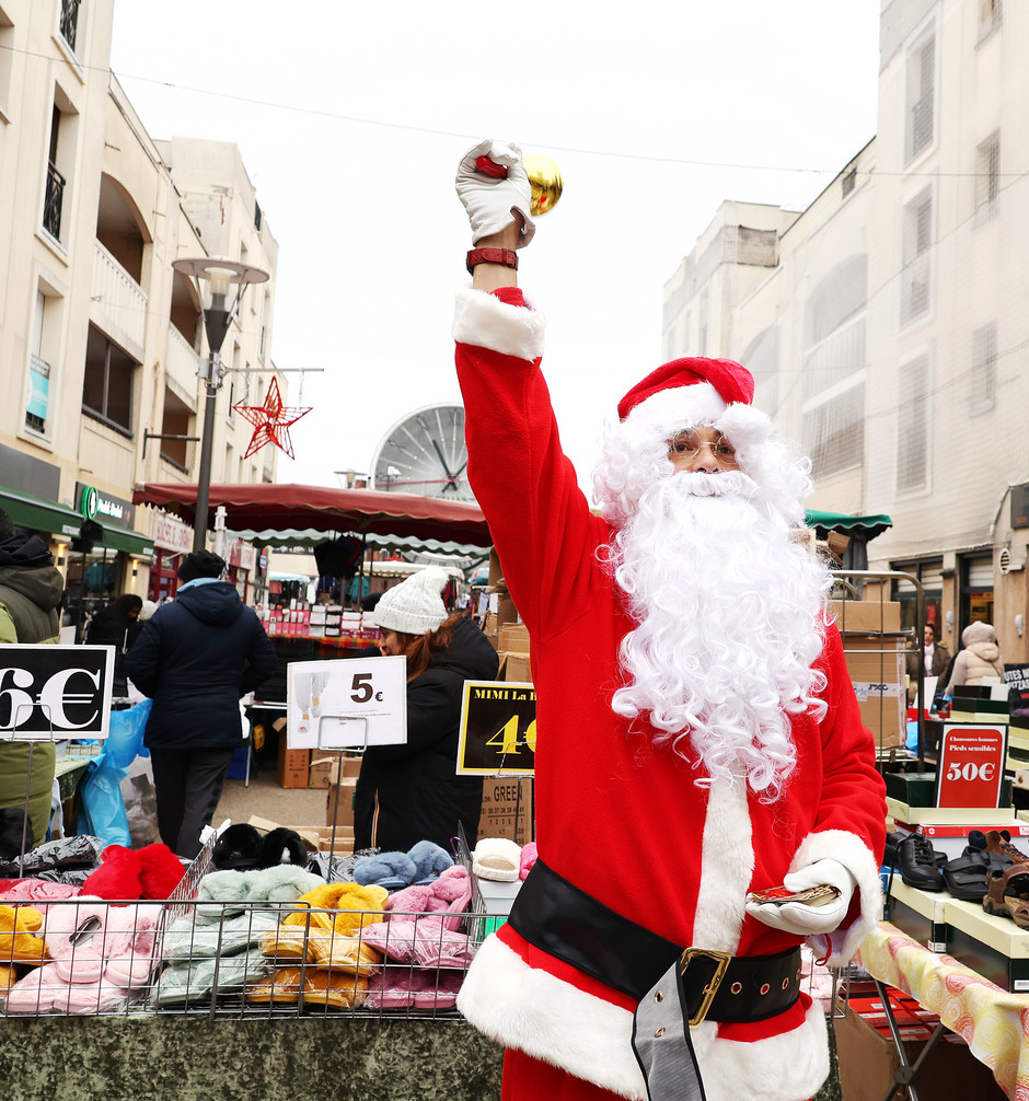 Animation Père Noël sur le marché AMH, 10 décembre - voir en plus grand : (fenêtre modale)