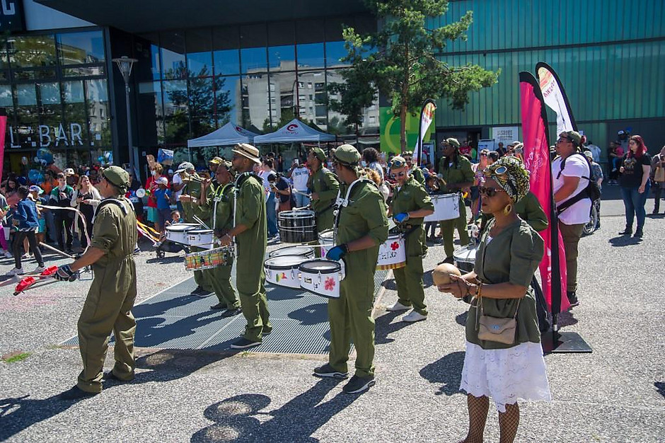 Parade de Cergy en fête 2022, le 2 juillet - voir en plus grand : (fenêtre modale)