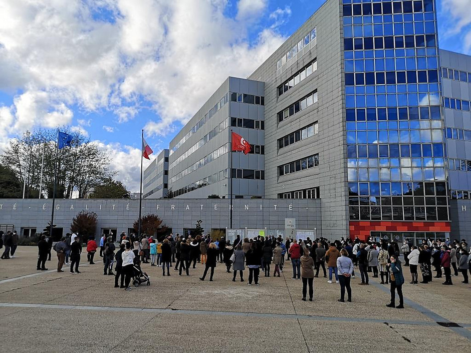 Minute de silence en hommage à Samuel Paty à l'Hôtel de ville, octobre 2020 - voir en plus grand : (fenêtre modale)