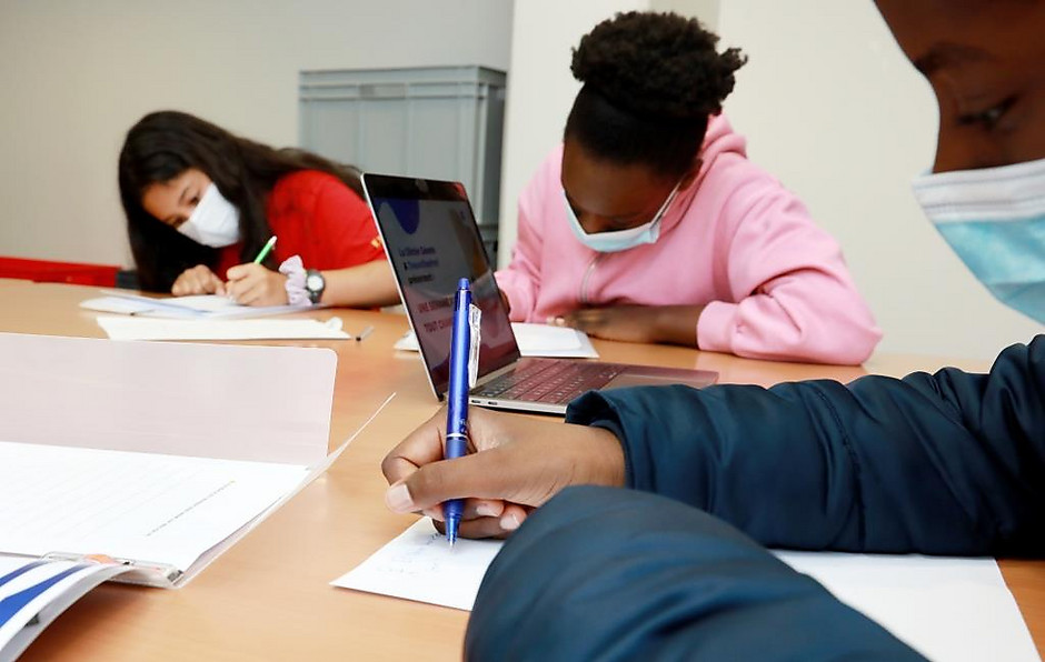 Dispositif Cahiers de vacances, stage de renforcement sos rentrée en français à l'Hôtel de ville, le 13 juillet - voir en plus grand : (fenêtre modale)