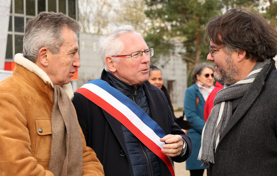 Inauguration du banc rouge - voir en plus grand : (fenêtre modale)