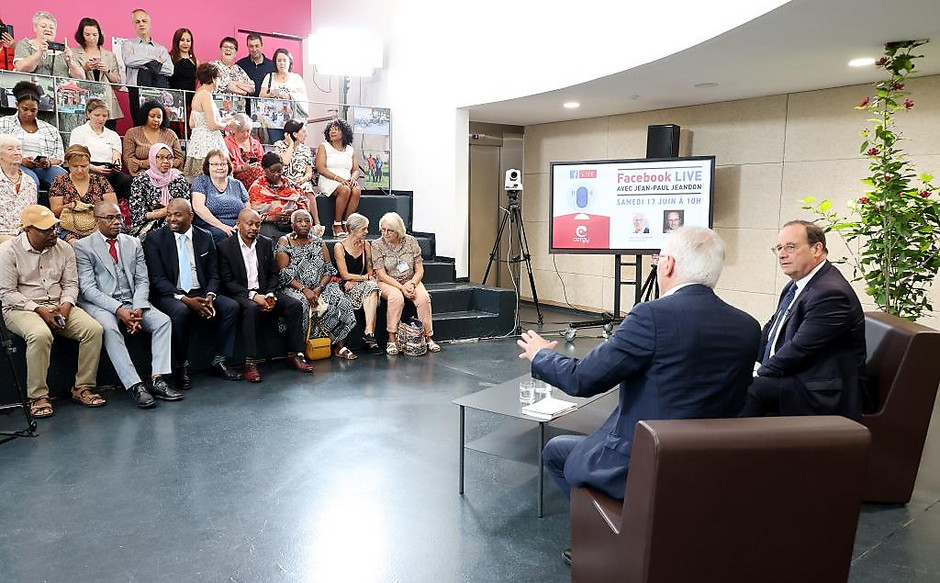 Le maire et François Hollande, le 17 juin dernier, à Cergy - voir en plus grand : (fenêtre modale)