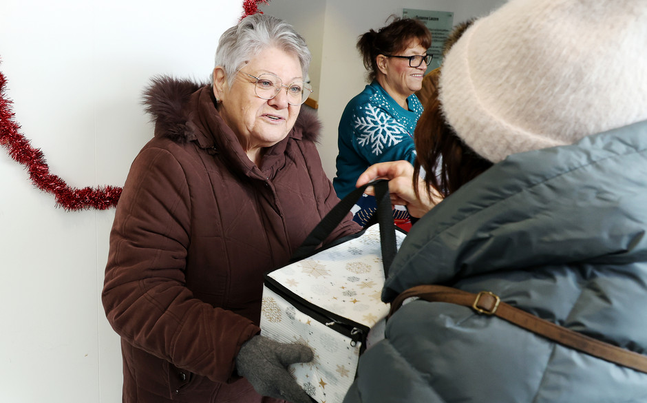 Distribution des colis de Noël aux seniors Bastide, Touleuses et HDV, 12 décembre - voir en plus grand : (fenêtre modale)