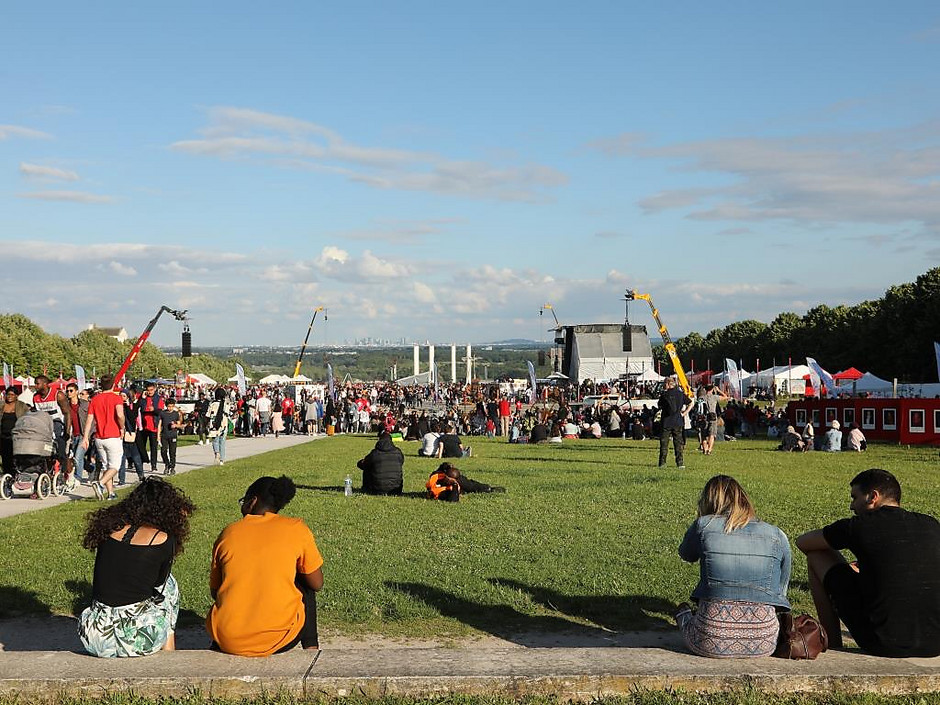 Animation sur l'Esplanade de Paris pour Cergy en fête. - voir en plus grand : (fenêtre modale)