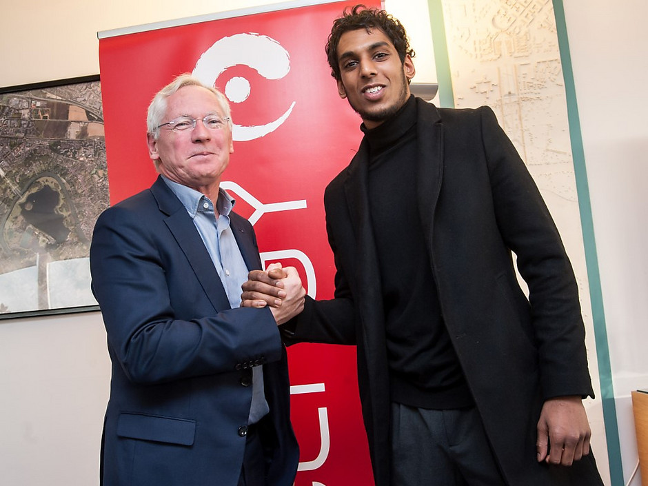 Le maire et Dylan CHELLAMOOTOO (Taekwondo). - voir en plus grand : (fenêtre modale)