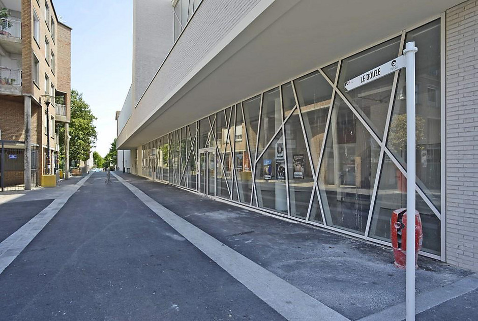 Le centre socio-culturel le Douze - aprés travaux - voir en plus grand : (fenêtre modale)