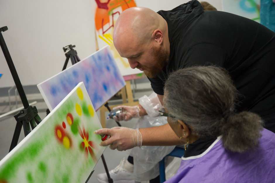 Atelier d'initiation au graffiti pour les seniors à la résidence Domitys, 17 novembre - voir en plus grand : (fenêtre modale)