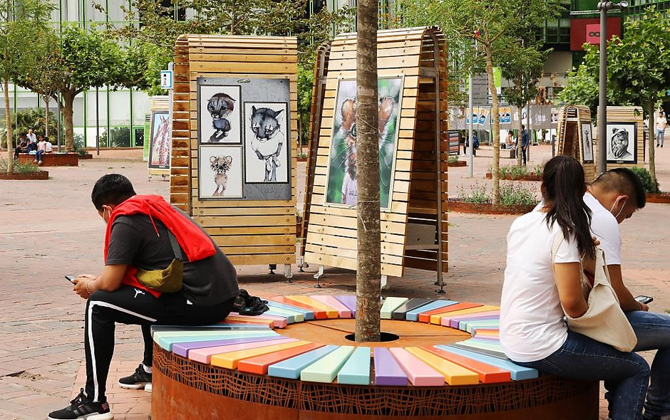 Exposition Urban Zoo sur la place Charles-de-Gaulle du Grand Centre en juillet - voir en plus grand : (fenêtre modale)