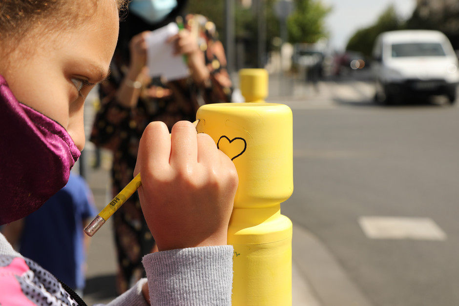 Atelier LEGO® poteaux sur la place du Nautilus avec l'association les Ateliers Arrosés, le mercredi 8 juillet - voir en plus grand : (fenêtre modale)