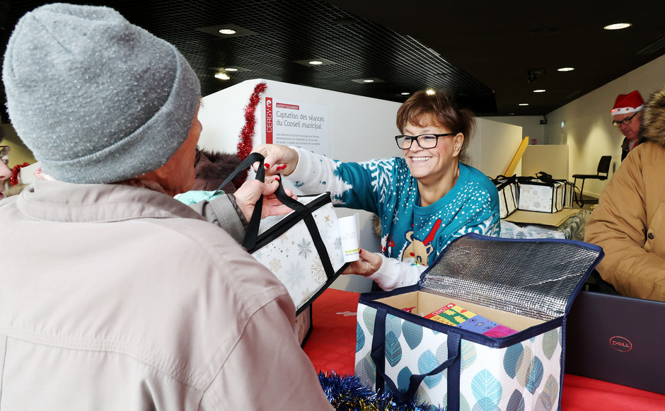 Distribution des colis de Noël aux seniors Bastide, Touleuses et HDV, 12 décembre - voir en plus grand : (fenêtre modale)