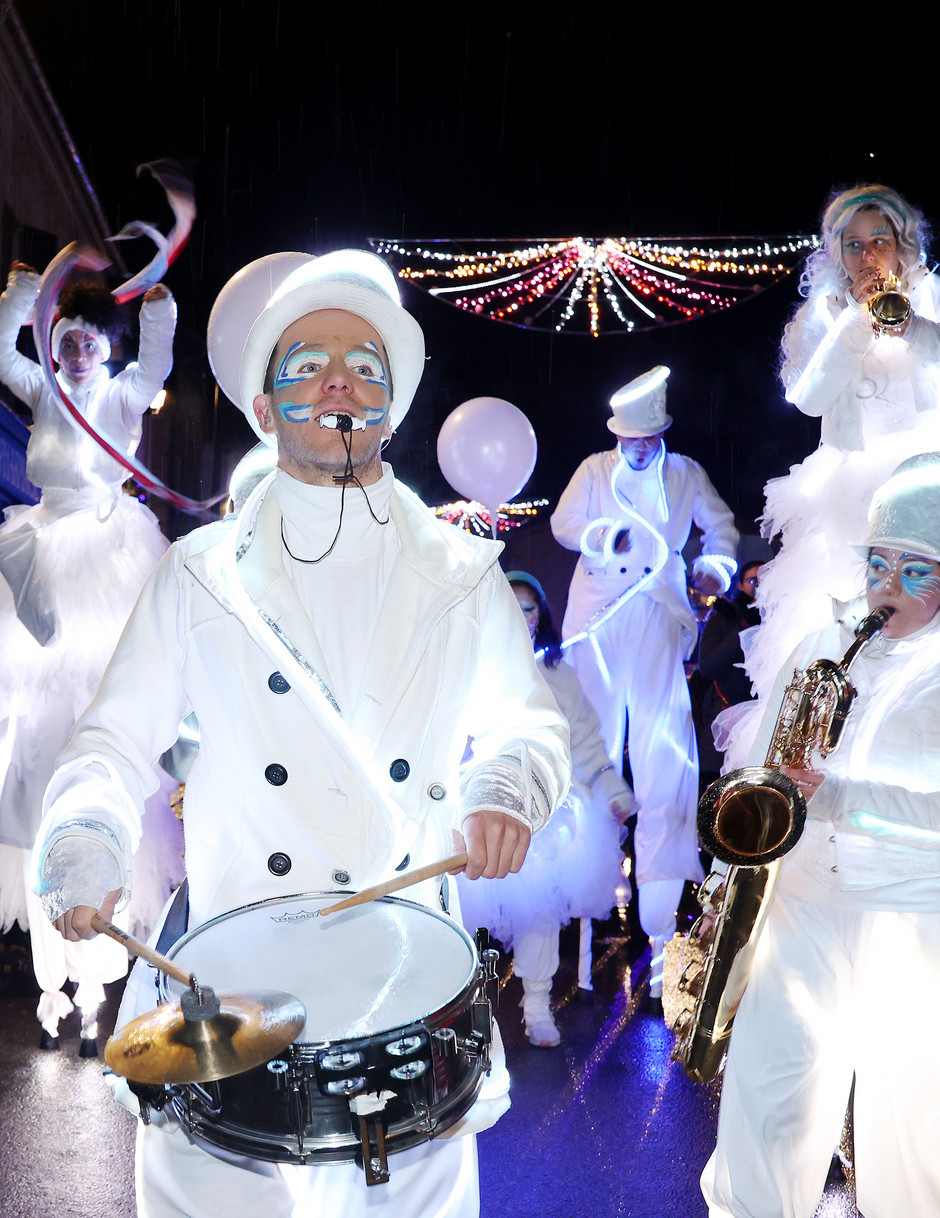 Faites des lumières : parade lumineuse, spectacle de feu et atelier de Noël au Village, 18 décembre - voir en plus grand : (fenêtre modale)