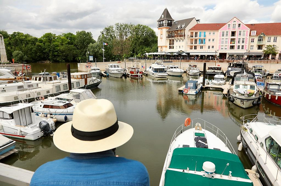 Voyagez au cœur de la ville, Port Cergy, juillet-août - voir en plus grand : (fenêtre modale)