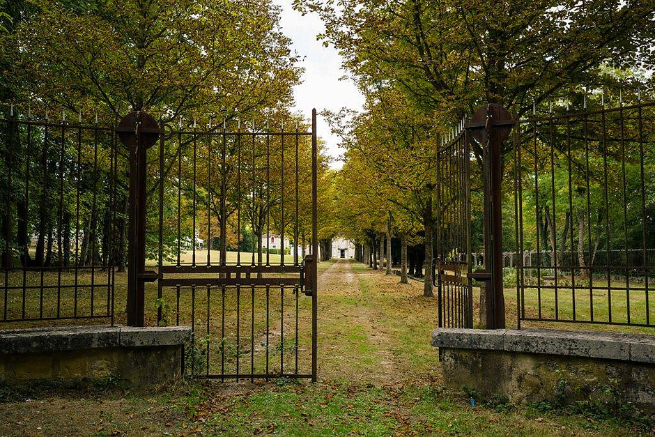 Le parc de la maison d'Anne et Gérard Philipe. - voir en plus grand : (fenêtre modale)