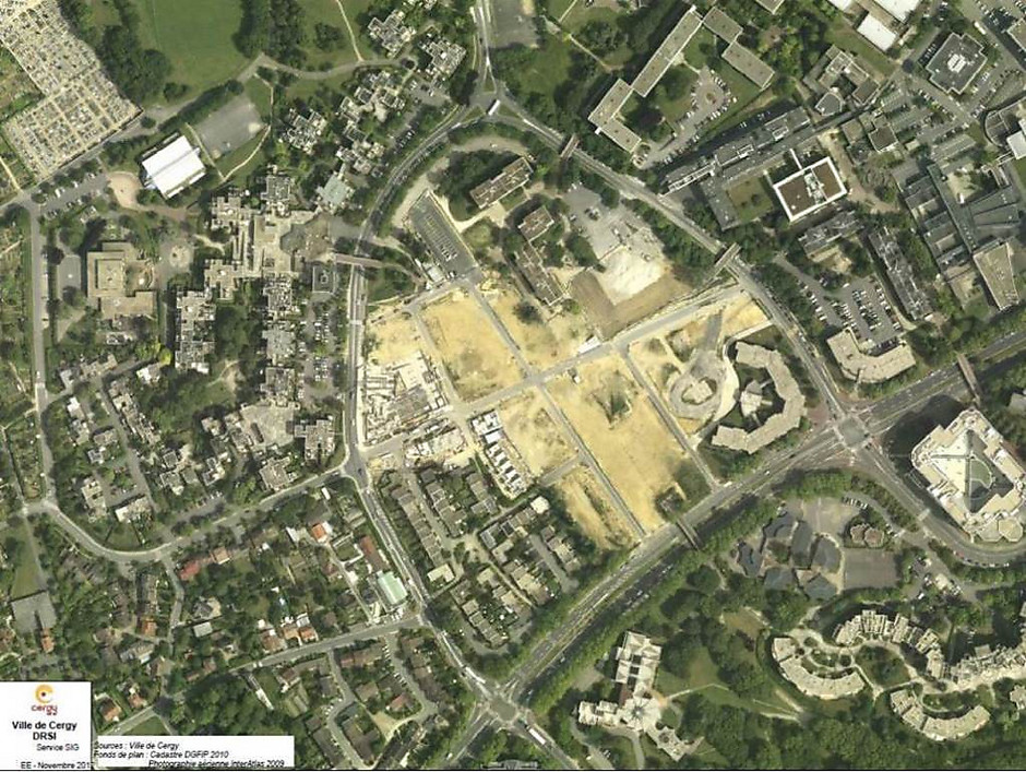 Démarrage des travaux de démolition du quartier de la Croix-Petit en 2004 - voir en plus grand : (fenêtre modale)