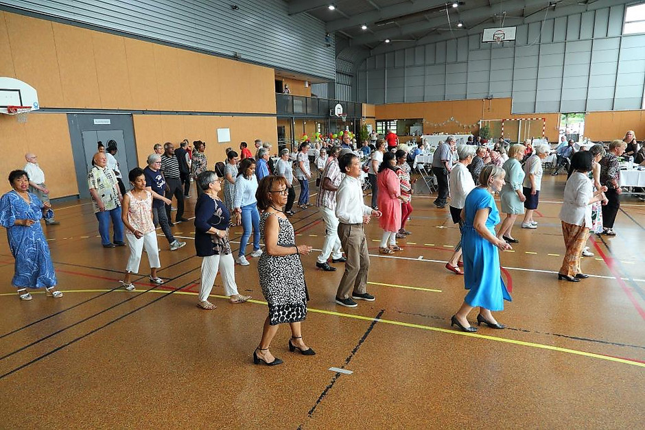 Thé dansant des seniors, le 7 juillet au gymnase des Grès - voir en plus grand : (fenêtre modale)