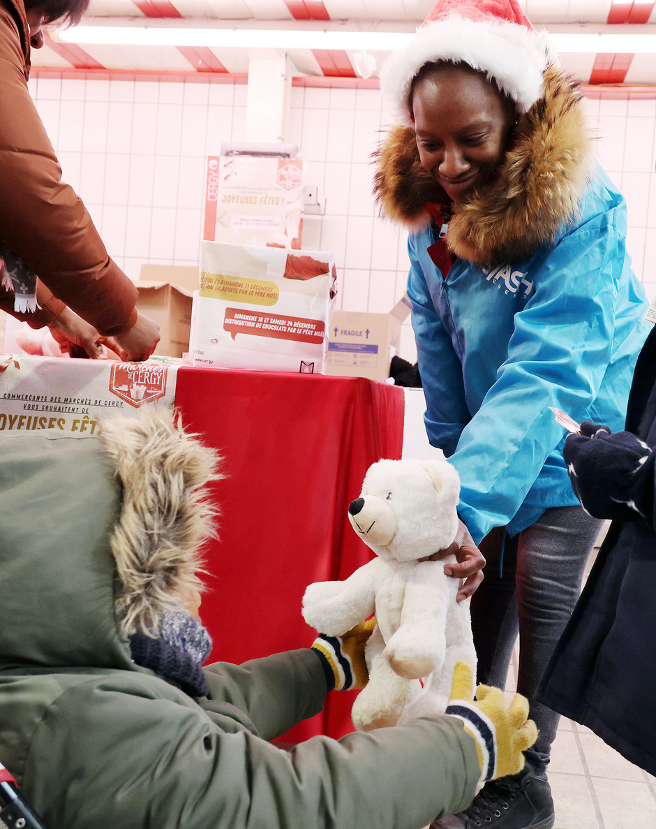Animation Père Noël sur le marché AMH, 10 décembre - voir en plus grand : (fenêtre modale)