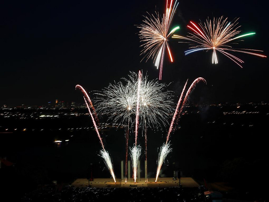 Feu d'artifice de Cergy en fête 2022, le 2 juillet  - voir en plus grand : (fenêtre modale)