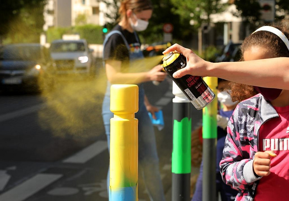 Atelier LEGO® poteaux sur la place du Nautilus avec l'association les Ateliers Arrosés, le mercredi 8 juillet - voir en plus grand : (fenêtre modale)