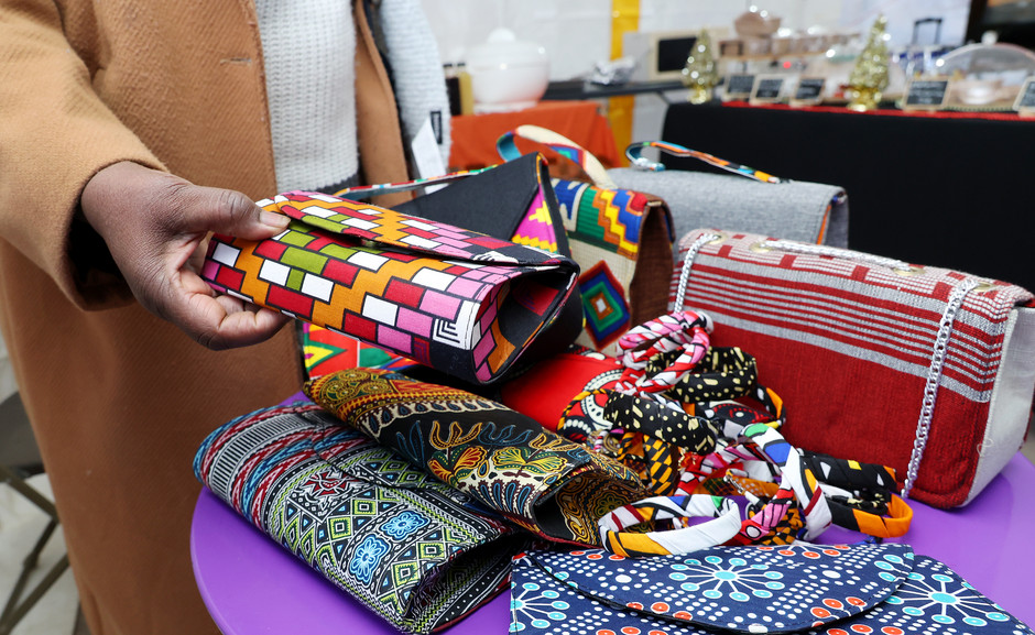 Place à la fête et au marché de Noël sur la place des Touleuses, 17 décembre - voir en plus grand : (fenêtre modale)