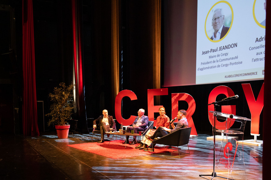 Cérémonie Label Cergy commerce à Visages du Monde, 24 janvier - voir en plus grand : (fenêtre modale)