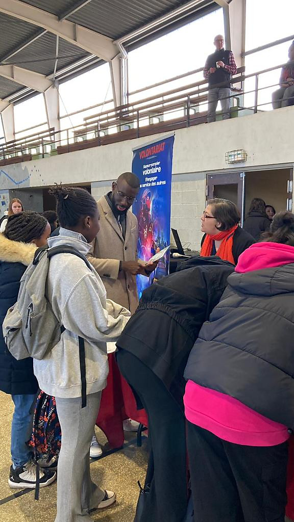 Forum des métiers et des formations inter-collèges, le 7 et le 9 février, gymnase des Chênes - voir en plus grand : (fenêtre modale)