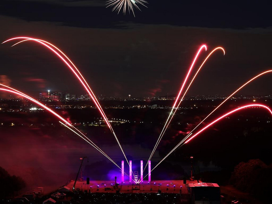 Feu d'artifice "explosif circus" pour les 50 ans de Cergy, à l'Esplanade de Paris. - voir en plus grand : (fenêtre modale)
