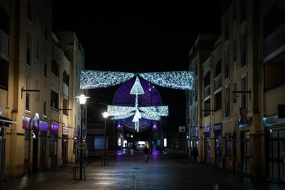 Illuminations de Noël le 7 décembre, à la rue de l'Abondance - voir en plus grand : (fenêtre modale)