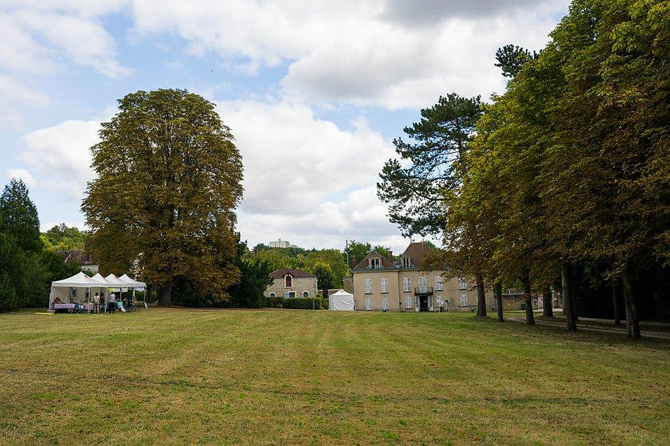 Le parc de la maison d'Anne et Gérard Philipe. - voir en plus grand : (fenêtre modale)