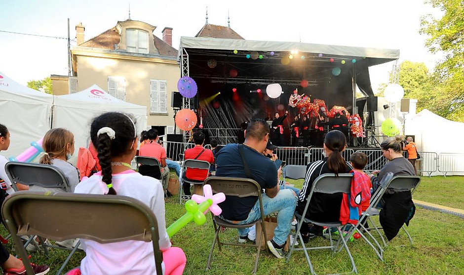 Cergy Full Moon Party, le samedi 3 juillet dans le parc de la maison d'Anne et Gérard Philipe - voir en plus grand : (fenêtre modale)