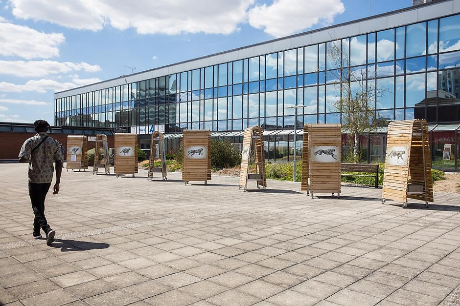 Exposition Urban Zoo sur le toit-terrasse des 3 Fontaines - voir en plus grand : (fenêtre modale)