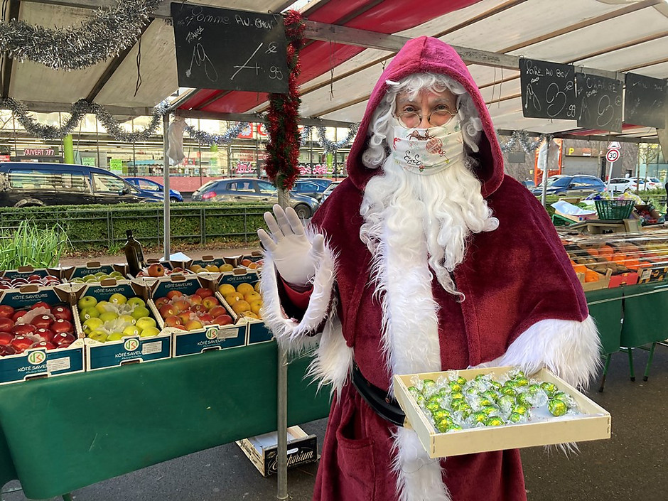 Animation de noël sur le marché des Hauts-de-Cergy, 20/12/2020 - voir en plus grand : (fenêtre modale)