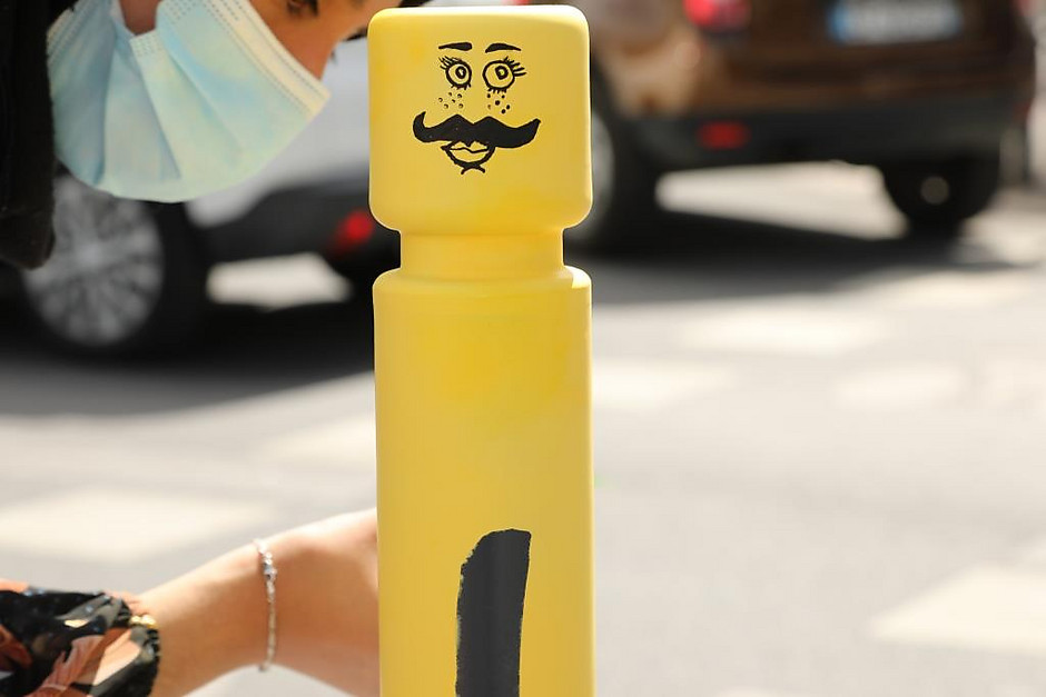 Atelier LEGO® poteaux sur la place du Nautilus avec l'association les Ateliers Arrosés, le mercredi 8 juillet - voir en plus grand : (fenêtre modale)