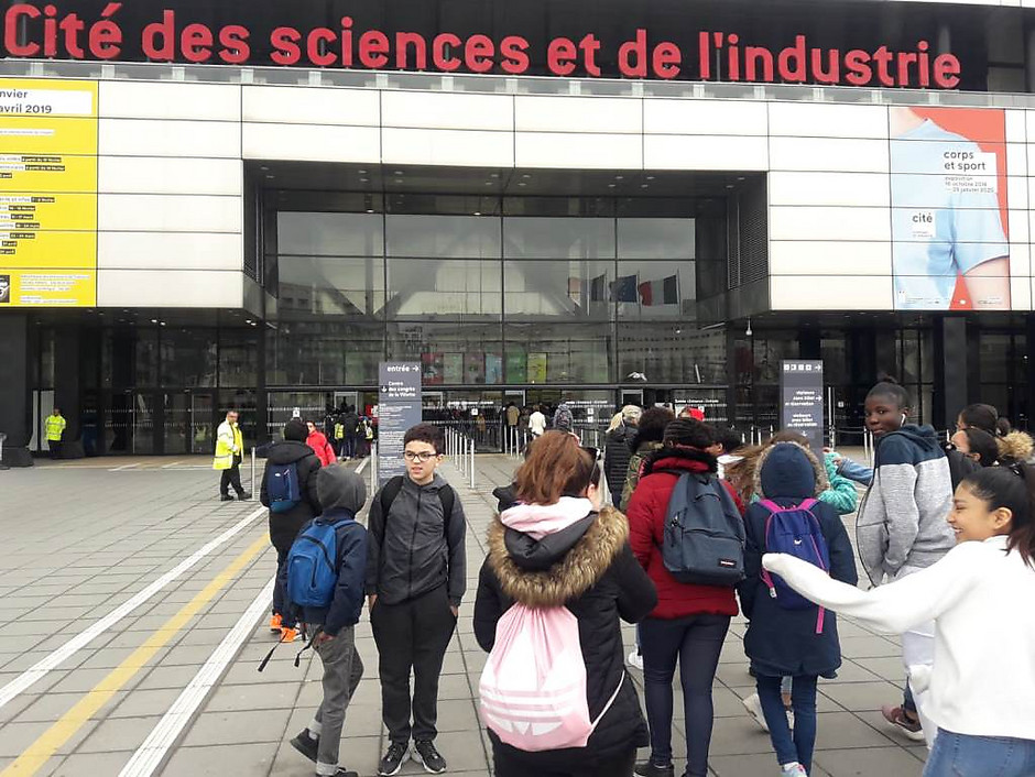 Sortie à la Cité des sciences et de l’industrie : visite du planétarium pour (re)découvrir l’astronomie - le jeudi 28 février. - voir en plus grand : (fenêtre modale)