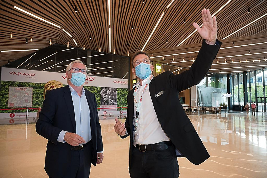 Les Fontaines de l'emploi au Centre commercial des 3 Fontaines avec le maire Jean-Paul Jeandon, septembre  - voir en plus grand : (fenêtre modale)