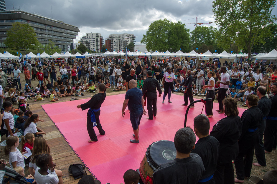 Journée des associations dans le parc François Mitterrand (Grand Centre), 3 septembre - voir en plus grand : (fenêtre modale)