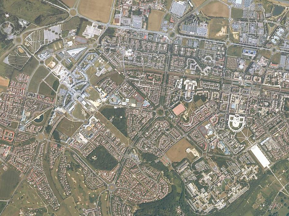 Source : geoportail.gouv.fr > Territoires et transports > Imagerie aérienne et satellitaire > Photographies aériennes 2000-2005 - voir en plus grand : (fenêtre modale)