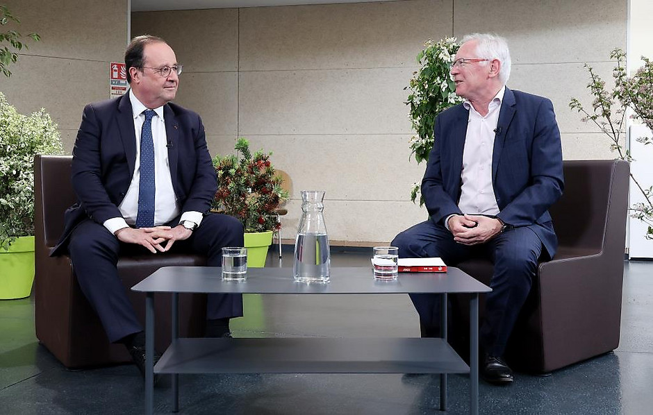 Le maire et François Hollande, le 17 juin dernier, à Cergy - voir en plus grand : (fenêtre modale)
