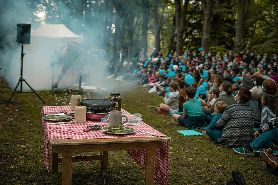 Cergy Soit ! Rendez-vous #1 Compagnie Les vrais majors dans le parc du château de Marcouville à Pontoise, 29 août - voir en plus grand : (fenêtre modale)