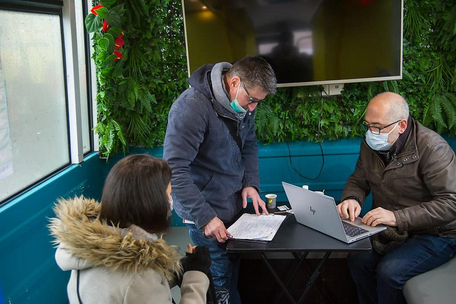 Passage du Bus initiative emploi le 27 novembre, à Cergy St Christophe - voir en plus grand : (fenêtre modale)