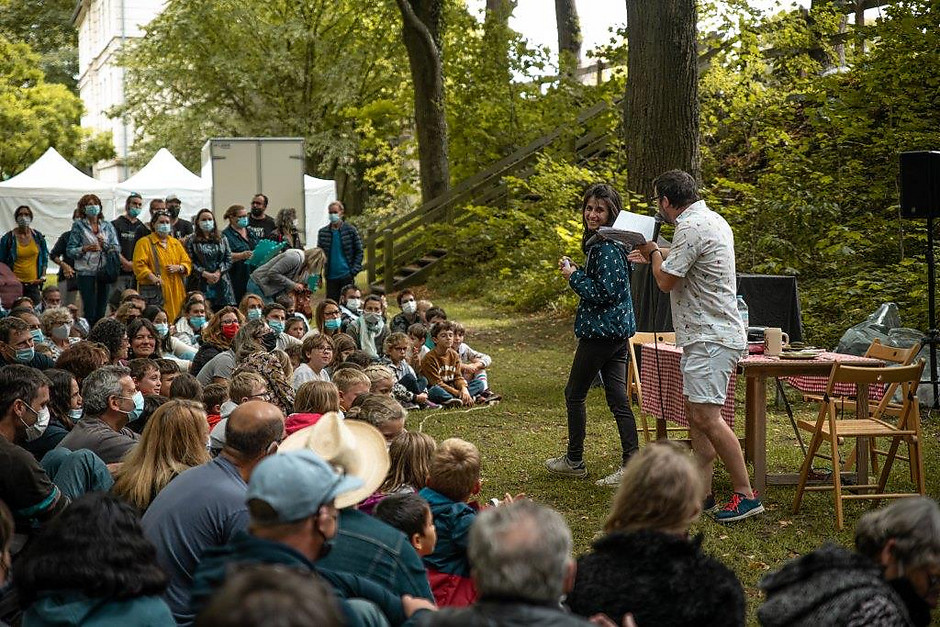 Cergy Soit ! Rendez-vous #1 Compagnie Les vrais majors dans le parc du château de Marcouville à Pontoise, 29 août - voir en plus grand : (fenêtre modale)