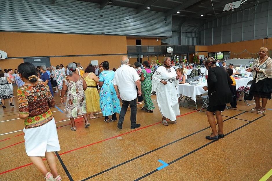 Thé dansant des seniors, le 7 juillet au gymnase des Grès - voir en plus grand : (fenêtre modale)