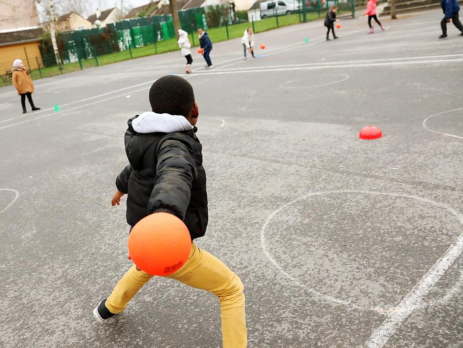 Semaine olympique et paralympique, handball au groupe scolaire des Genottes, du 1er au 5 février 2021 - voir en plus grand : (fenêtre modale)