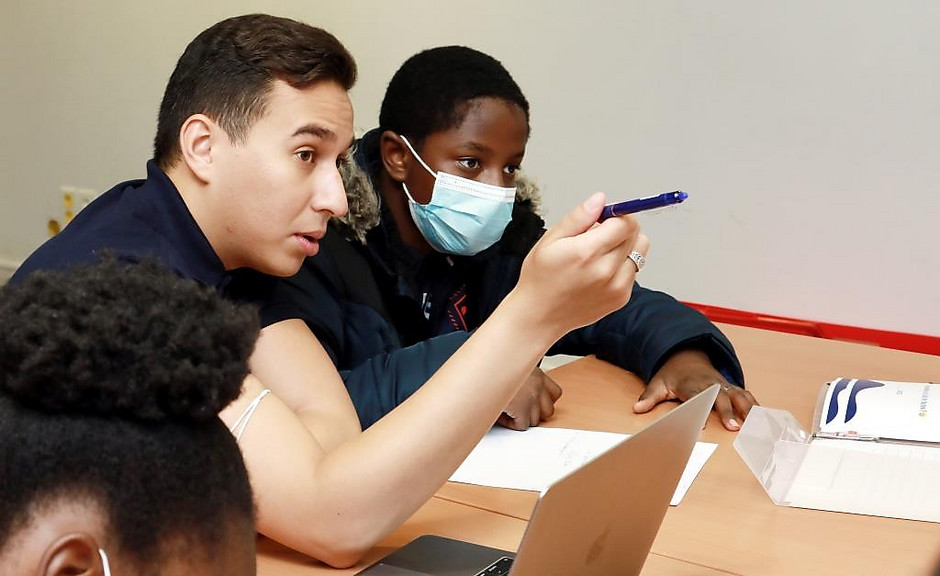 Dispositif Cahiers de vacances, stage de renforcement sos rentrée en français à l'Hôtel de ville, le 13 juillet - voir en plus grand : (fenêtre modale)