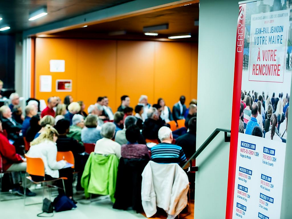 Réunion publique des Hauts-de-Cergy du mercredi 5 juin, à Visages du Monde. - voir en plus grand : (fenêtre modale)