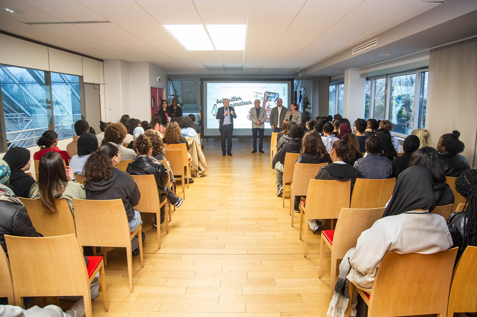 Cérémonie de remise de diplôme bafa et baby-sitting - voir en plus grand : (fenêtre modale)