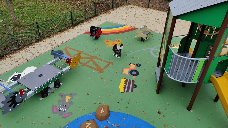 Nouvel aire de jeux pour enfants au parc de la Justice, 17 décembre 2022 - voir en plus grand : (fenêtre modale)