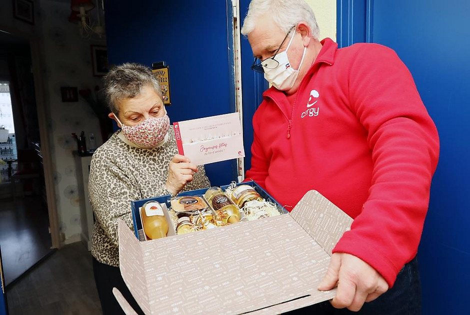 Distribution des colis de Noël aux seniors, 7 décembre 2020 - voir en plus grand : (fenêtre modale)