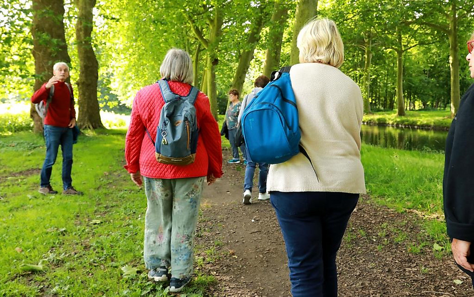 Balade poétique des seniors le long de la coulée verte, le 7 juillet - voir en plus grand : (fenêtre modale)